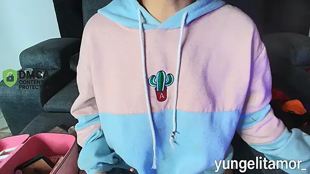 yungelitamor  online show from October 2, 2025, 5:47 am