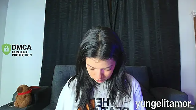 yungelitamor  online show from October 30, 2025, 5:42 am