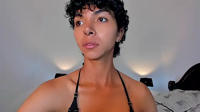 xhenisa  online show from January 26, 2025, 3:36 pm