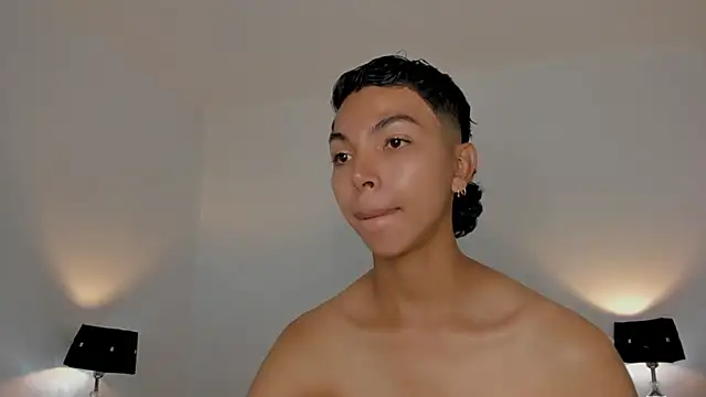 xhenisa  online show from January 11, 2026, 4:56 pm