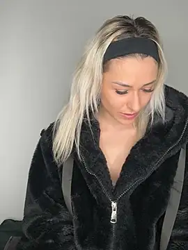 petrouchkaaa  online show from January 12, 2025, 9:08 pm