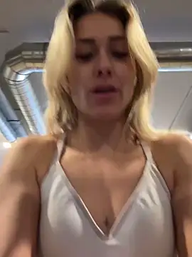 petrouchkaaa  online show from March 7, 2025, 9:18 am