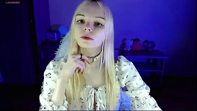 Snapshot of Emily_Nyaffee chatting on December 16, 2024, 10:13 pm Emily Nyaffee online show from December 16, 2024, 10:13 pm