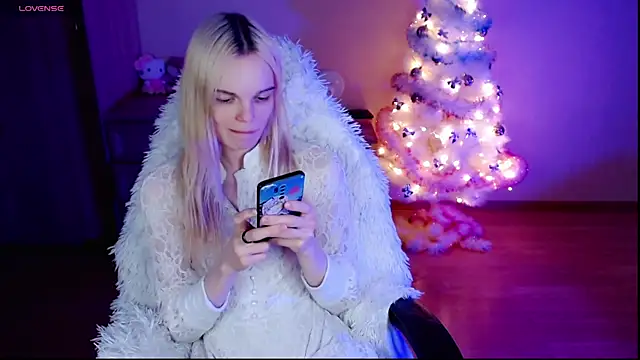 Snapshot of Emily_Nyaffee chatting on December 23, 2024, 12:25 am Emily Nyaffee online show from December 23, 2024, 12:25 am