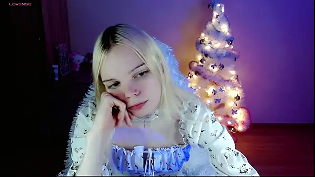 Snapshot of Emily_Nyaffee chatting on December 28, 2024, 9:19 pm Emily Nyaffee online show from December 28, 2024, 9:19 pm