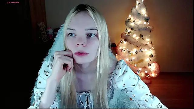 Snapshot of Emily_Nyaffee chatting on January 5, 2025, 10:08 pm Emily Nyaffee online show from January 5, 2025, 10:08 pm