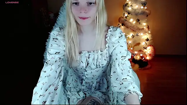 Snapshot of Emily_Nyaffee chatting on January 8, 2025, 12:17 am Emily Nyaffee online show from January 8, 2025, 12:17 am