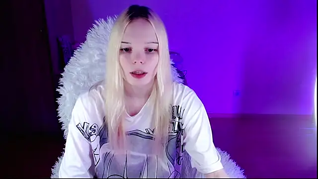 Snapshot of Emily_Nyaffee chatting on January 28, 2025, 8:26 pm Emily Nyaffee online show from January 28, 2025, 8:26 pm