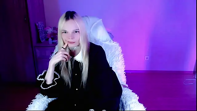 Snapshot of Emily_Nyaffee chatting on January 28, 2025, 11:28 pm Emily Nyaffee online show from January 28, 2025, 11:28 pm