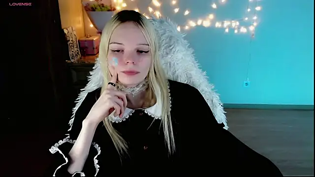 Snapshot of Emily_Nyaffee chatting on February 25, 2025, 1:41 am Emily Nyaffee online show from February 25, 2025, 1:41 am