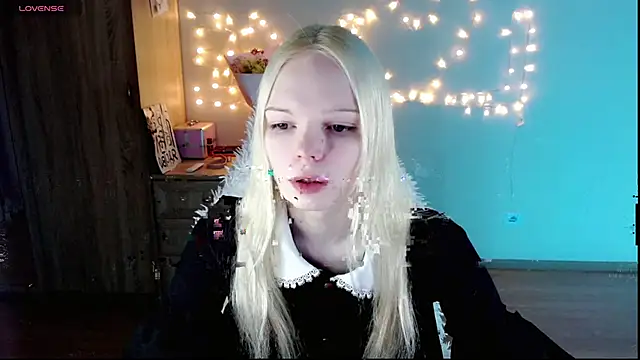 Snapshot of Emily_Nyaffee chatting on February 26, 2025, 11:04 pm Emily Nyaffee online show from February 26, 2025, 11:04 pm
