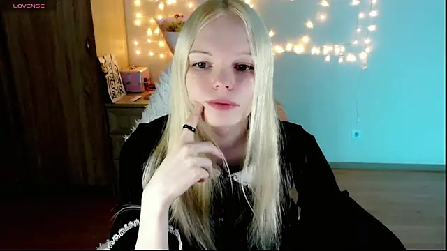 Snapshot of Emily_Nyaffee chatting on February 27, 2025, 9:36 pm Emily Nyaffee online show from February 27, 2025, 9:36 pm