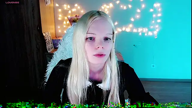 Snapshot of Emily_Nyaffee chatting on February 28, 2025, 1:05 am Emily Nyaffee online show from February 28, 2025, 1:05 am