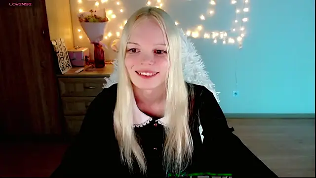 Snapshot of Emily_Nyaffee chatting on February 28, 2025, 12:20 pm Emily Nyaffee online show from February 28, 2025, 12:20 pm