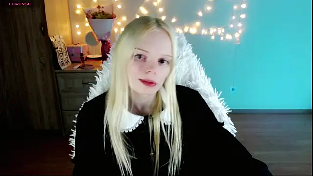 Snapshot of Emily_Nyaffee chatting on March 1, 2025, 11:47 pm Emily Nyaffee online show from March 1, 2025, 11:47 pm