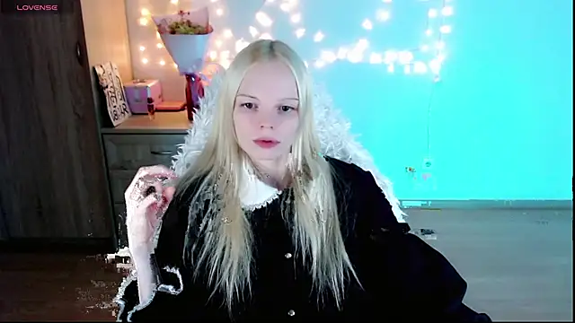 Snapshot of Emily_Nyaffee chatting on March 2, 2025, 11:42 pm Emily Nyaffee online show from March 2, 2025, 11:42 pm