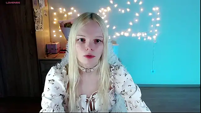 Snapshot of Emily_Nyaffee chatting on March 10, 2025, 12:26 pm Emily Nyaffee online show from March 10, 2025, 12:26 pm