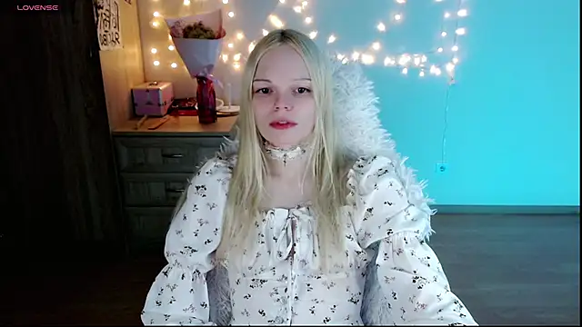 Snapshot of Emily_Nyaffee chatting on March 12, 2025, 11:12 pm Emily Nyaffee online show from March 12, 2025, 11:12 pm