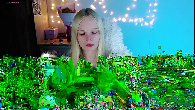 Snapshot of Emily_Nyaffee chatting on March 13, 2025, 11:05 pm Emily Nyaffee online show from March 13, 2025, 11:05 pm