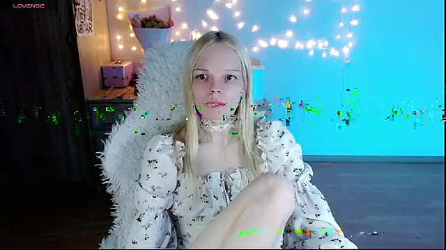 Snapshot of Emily_Nyaffee chatting on March 14, 2025, 2:10 am Emily Nyaffee online show from March 14, 2025, 2:10 am