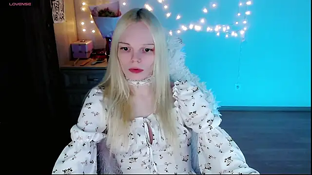 Snapshot of Emily_Nyaffee chatting on March 14, 2025, 7:12 pm Emily Nyaffee online show from March 14, 2025, 7:12 pm