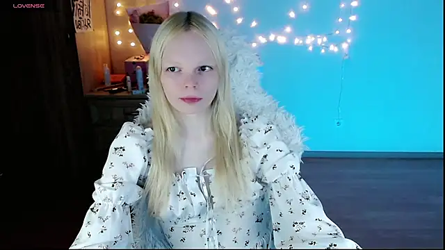 Snapshot of Emily_Nyaffee chatting on March 19, 2025, 7:27 pm Emily Nyaffee online show from March 19, 2025, 7:27 pm