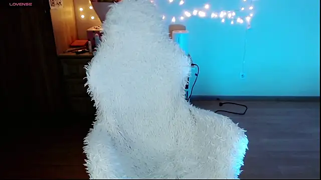 Snapshot of Emily_Nyaffee chatting on March 20, 2025, 10:18 pm Emily Nyaffee online show from March 20, 2025, 10:18 pm