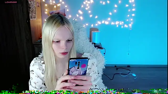 Snapshot of Emily_Nyaffee chatting on March 23, 2025, 1:53 am Emily Nyaffee online show from March 23, 2025, 1:53 am