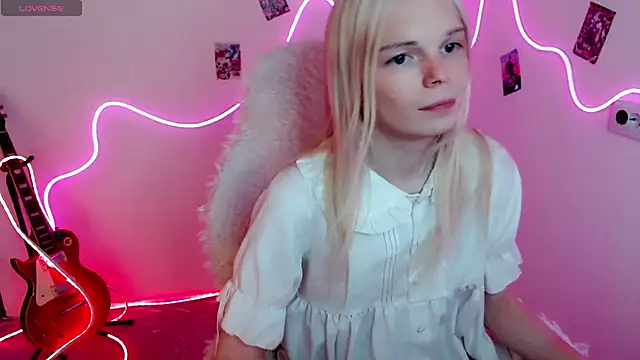 Snapshot of Emily_Nyaffee chatting on September 9, 2025, 12:37 pm Emily Nyaffee online show from September 9, 2025, 12:37 pm