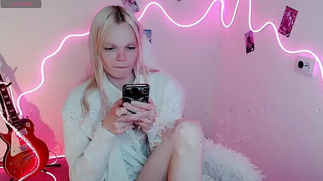 Snapshot of Emily_Nyaffee chatting on September 23, 2025, 9:01 am Emily Nyaffee online show from September 23, 2025, 9:01 am