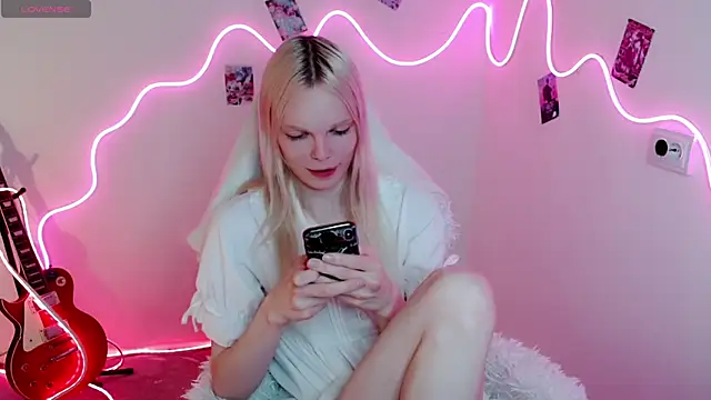 Snapshot of Emily_Nyaffee chatting on September 24, 2025, 8:45 pm Emily Nyaffee online show from September 24, 2025, 8:45 pm