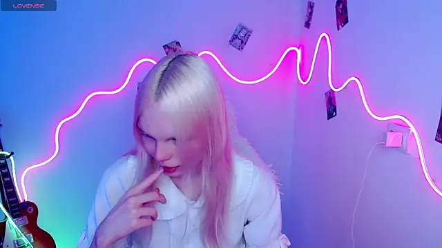 Snapshot of Emily_Nyaffee chatting on October 16, 2025, 11:06 pm Emily Nyaffee online show from October 16, 2025, 11:06 pm