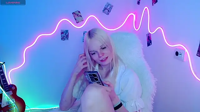 Snapshot of Emily_Nyaffee chatting on October 19, 2025, 5:13 pm Emily Nyaffee online show from October 19, 2025, 5:13 pm