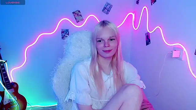 Snapshot of Emily_Nyaffee chatting on October 20, 2025, 6:08 pm Emily Nyaffee online show from October 20, 2025, 6:08 pm