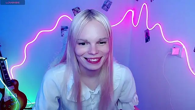 Snapshot of Emily_Nyaffee chatting on October 23, 2025, 2:44 am Emily Nyaffee online show from October 23, 2025, 2:44 am