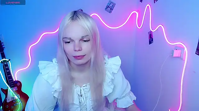 Snapshot of Emily_Nyaffee chatting on October 27, 2025, 6:45 pm Emily Nyaffee online show from October 27, 2025, 6:45 pm