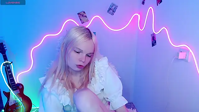 Snapshot of Emily_Nyaffee chatting on October 30, 2025, 4:52 pm Emily Nyaffee online show from October 30, 2025, 4:52 pm