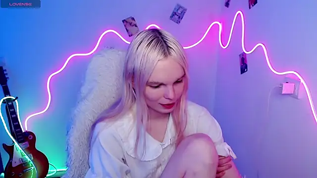 Snapshot of Emily_Nyaffee chatting on November 5, 2025, 1:00 pm Emily Nyaffee online show from November 5, 2025, 1:00 pm