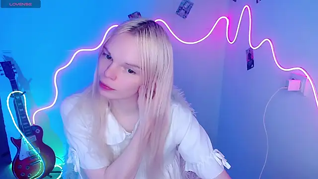 Snapshot of Emily_Nyaffee chatting on November 8, 2025, 3:45 pm Emily Nyaffee online show from November 8, 2025, 3:45 pm