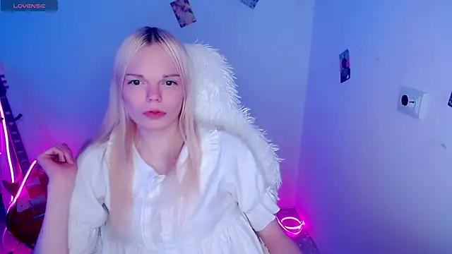 Snapshot of Emily_Nyaffee chatting on November 22, 2025, 10:31 pm Emily Nyaffee online show from November 22, 2025, 10:31 pm