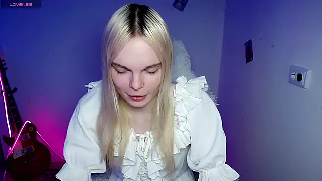 Snapshot of Emily_Nyaffee chatting on December 17, 2025, 6:36 pm Emily Nyaffee online show from December 17, 2025, 6:36 pm