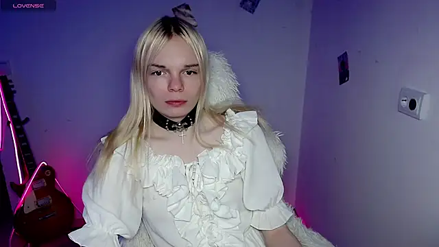 Snapshot of Emily_Nyaffee chatting on December 20, 2025, 8:43 am Emily Nyaffee online show from December 20, 2025, 8:43 am