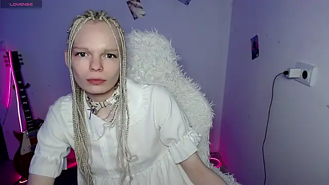 Snapshot of Emily_Nyaffee chatting on January 8, 2026, 5:10 am Emily Nyaffee online show from January 8, 2026, 5:10 am