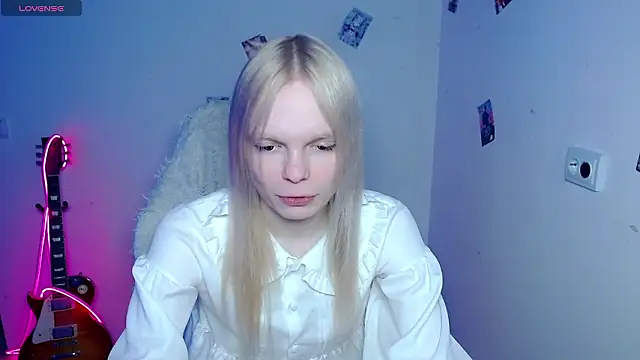 Snapshot of Emily_Nyaffee chatting on February 13, 2026, 2:40 am Emily Nyaffee online show from February 13, 2026, 2:40 am