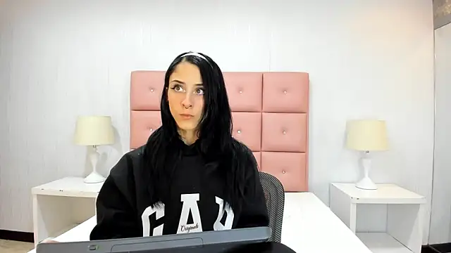 lhiamfit online show from December 31, 2024, 11:53 am