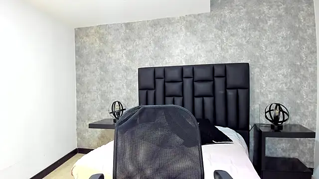 lhiamfit online show from January 7, 2025, 12:52 pm