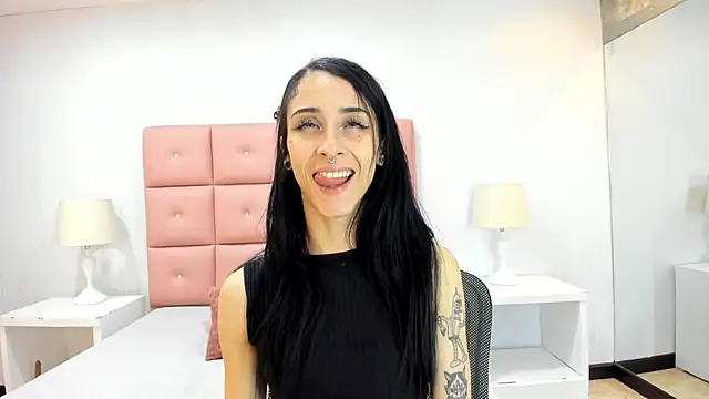 lhiamfit online show from January 24, 2025, 2:19 pm