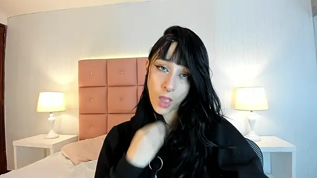 lhiamfit online show from March 5, 2025, 8:10 am