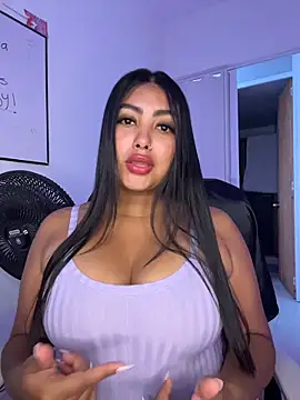 NatashaBrown12 online show from November 3, 2025, 1:12 pm