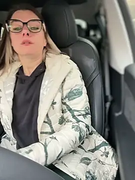 LadyLena1 online show from November 2, 2025, 5:04 pm